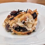 La Stalla - 新利根協洞農学塾農場さんのベシャメルと、菅野牧園さんのラグー。贅沢すぎんよ〜