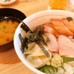 目利きの銀次 - 寒鰤の二種丼 刺身と漬け