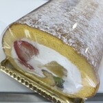 シャトレーゼ - 3種のフルーツロールケーキ✧︎*。