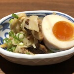 炭火焼鳥 しろ虜 - サービスの味玉メンマ