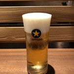 炭火焼鳥 しろ虜 - 生ビールはサッポロ黒ラベルです。