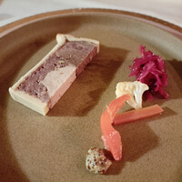 ラ シャッス - 猪マガモ日本キジで仕立てたパテアンクルート　紫キャベツのクミン風味　季節野菜のグレッグ