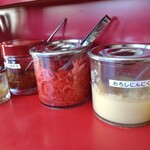 とんこつラーメンいしい - 卓上調味料