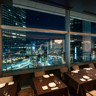 名古屋の夜景を一望できるお席です。