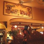 メラ・ナタラジ - 店内 - インドっぽい飾り