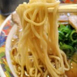 尾道ラーメン中村製麺 - チャーシューメン大盛りの麺リフト