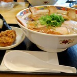 尾道ラーメン中村製麺 - チャーシューメン大盛りと得セット(パック)