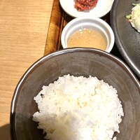 すき焼き 牛しゃぶ 松重 - サラダのドレッシングはオニオン系。