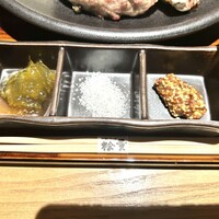 すき焼き 牛しゃぶ 松重 - 左から、マーマレード・お塩・粒マスタード