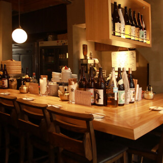 There is a U-shaped counter where you can have a lively conversation. Great for a quick drink or second visit.