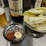 長野駅前 ゴールデン酒場 - お通しと瓶ビール