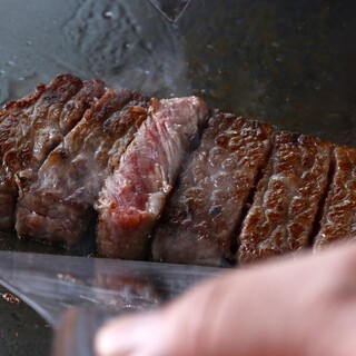 鉄板焼◆カウンター15席◆目の前で焼き上げる至高の逸品を堪能