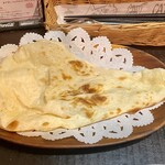 インドカリー タンドール料理 カマルカフェ - おかわりナンハーフ