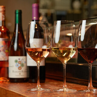 [Yakitori x Wine] We always have 30 types of only those that we are satisfied with. Shochu and wine too
