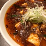 人力俥 - 本格麻婆豆腐の下にラー油の層ができてます。