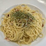 イタリアン & ワイン アドマーニ - シラスと桜エビのペペロンチーノ