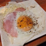 Kokumin Sakaba Jientoruman - 絶妙な焼き加減なので、コレをグチャグチャに掻き回していただきました。