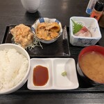 海王丸 - サービス定食1000円　配膳時