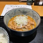 大衆酒場 げっとら - 赤辛もつ煮込み定食。美味し。