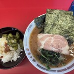 家系ラーメン 佐々喜家 - ラーメン＋無料ライス