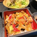 しのぶ庭 - 海鮮ばらちらし　味が付いていてそのままでも十分に美味い