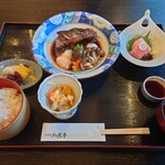 八光亭 - 鯛あら煮定食