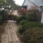 ピザハウスモッコ - 店はこの奥