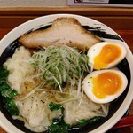 俺の中華たなか家 - 「醤油ワンタン麺スペシャルカスタマイズ味玉チャーシュートッピング」着丼＼(^o^)／