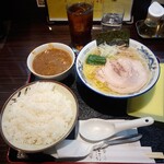 Chuukasoba Komashou - 塩味中華そば(並)850円 平日限定価格 カレーライス(大)300円