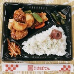 Tonkatsu Shinjuku Saboten Derika - 【野菜とお肉のお弁当 ￥680】甘酢あんが美味しい♪鶏肉、ピーマン、パプリカ、さつまいも、レンコンが入ってます。ご飯の量はちょっと少ないです笑