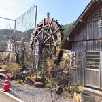 四万十郷　水車亭 - 水車、いい音たててます。周りもイルミネーション。