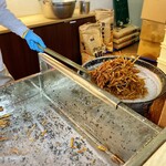 四万十郷　水車亭 - 網で少し砂糖液を切ったら