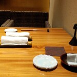Edomae Sushi Hattori - 個室には呼び鈴があります。