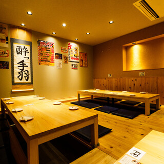 We have horigotatsu seats, table seats, and counter seats where you can relax.