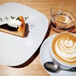 cafe uwaito - チーズケーキ　カフェラテ