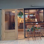 cafe uwaito - ファサード