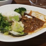 キッチン ブルー グローブ - サラダ、持参したパクチーを乗せて