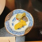 若狭 醤油かつ丼と豚汁 厳選味覚 うまもんや - 漬物