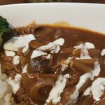 キッチン ブルー グローブ - ビーフストロガノフの上には・・