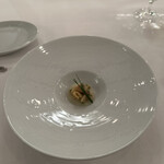 ラ・トゥーエル - ❷ホッキ貝、柚とマスタードのマリネ、キューリのソース。