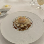 ラ・トゥーエル - ❺ホタテのグリエ、シェリービネガー風味の古代小麦のリゾット、ユリネ、白トリュフ。