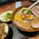 Matenrou - お店自慢のBセット、大盛り、バター入り、肉増し