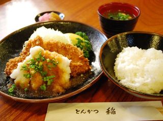 とんかつ稲 - 自慢の「おろしかつ定食」945円。創業以来のランチ一番人気！