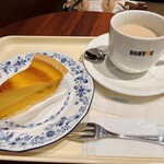 ドトールコーヒーショップ - ケーキセット(豆乳ティー / 北海道産かぼちゃのタルト)