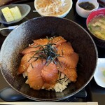 ごはん処 花季 - まぐろ漬け丼 1600円。