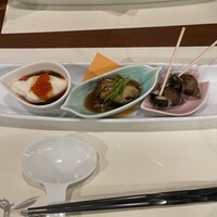 ヒル薬膳粥・ヨル貝料理カイノクチ - 前菜から貝尽くし