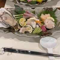 ヒル薬膳粥・ヨル貝料理カイノクチ - ボリューム満点のお造り