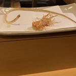 Tempura Iwai - あなごの骨、海老の頭