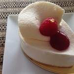 アンリ・シャルパンティエ - 白いチーズムースのケーキ（正式名称不明）