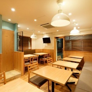 月曜日～金曜日17:30~22:30まで営業しております。